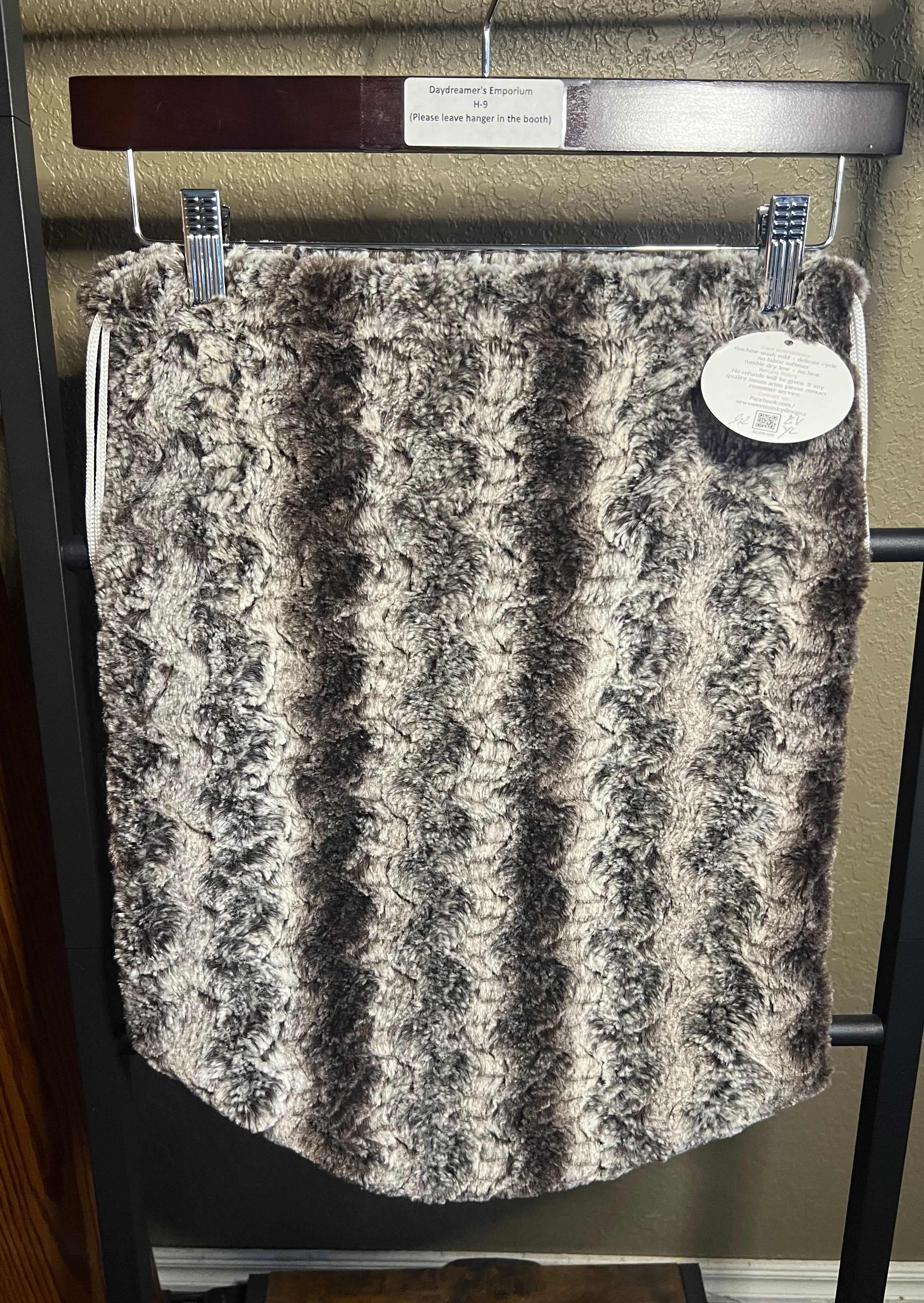 Minky Brown & Ivory Luxury Cinch Backpack – 14” x 18”