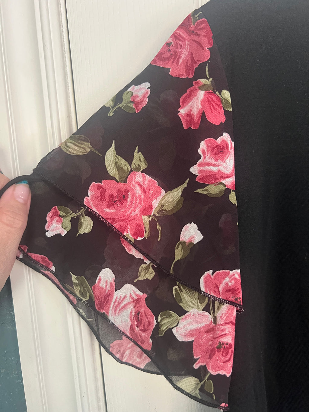 Floral Flutter Sleeve Top - Black