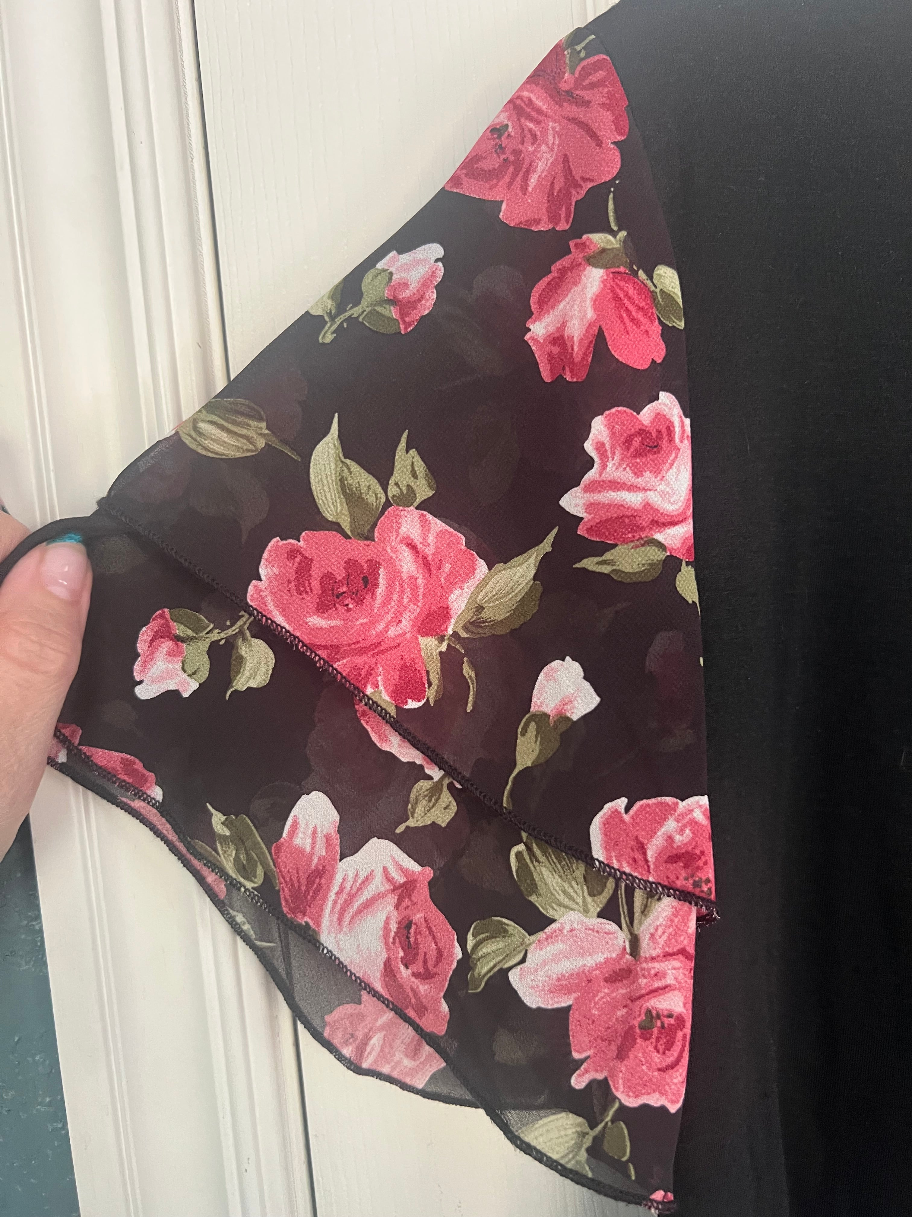 Floral Flutter Sleeve Top - Black